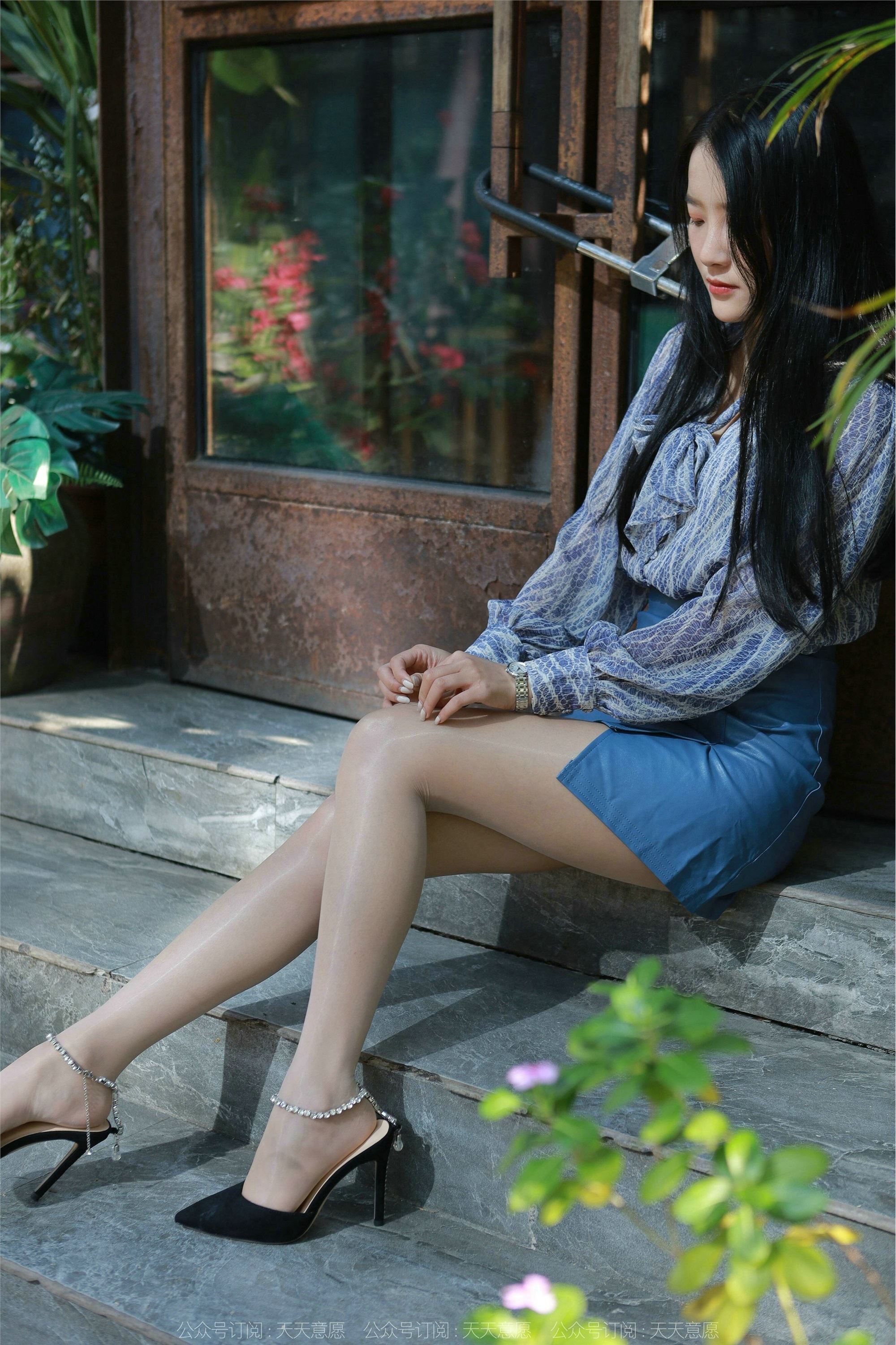 IESS异思趣向  2022.02.02 丝享家995：婉萍《油亮蓝色短裙》